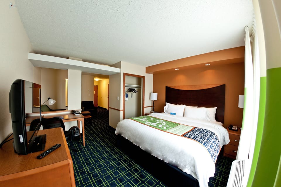 Suite, 1 King Bed with Sofa bed, Bathtub | In-room safe, desk, iron/ironing board, free cribs/infant beds