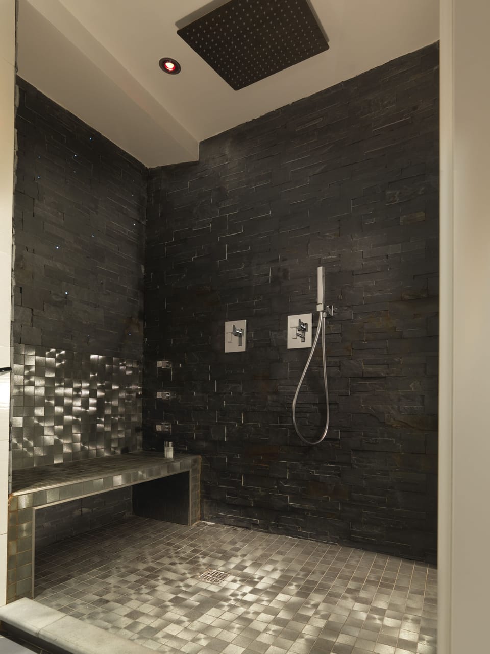 Classic Double Room | Bathroom shower