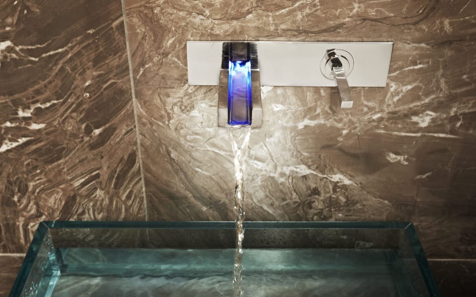 Junior Suite | Bathroom amenities | Shower, deep soaking tub, rainfall showerhead, free toiletries