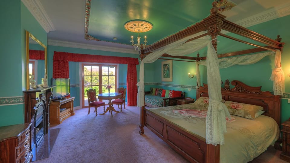 Soundproofing, iron/ironing board, free WiFi, bed sheets