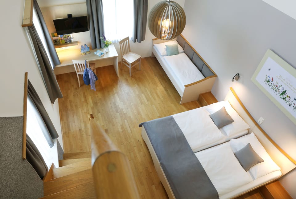 In-room safe, desk, WiFi (free), bed sheets