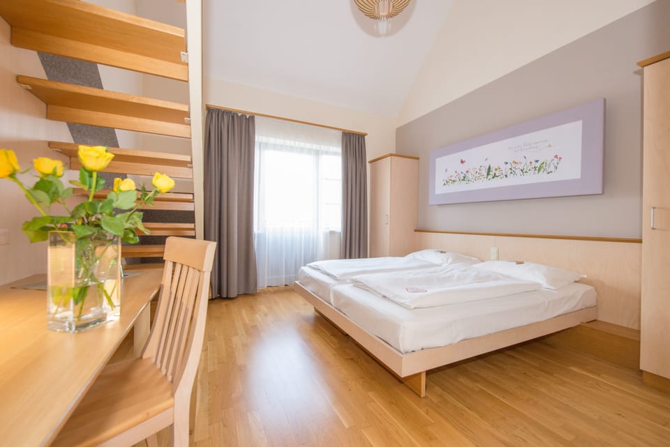 In-room safe, desk, WiFi (free), bed sheets
