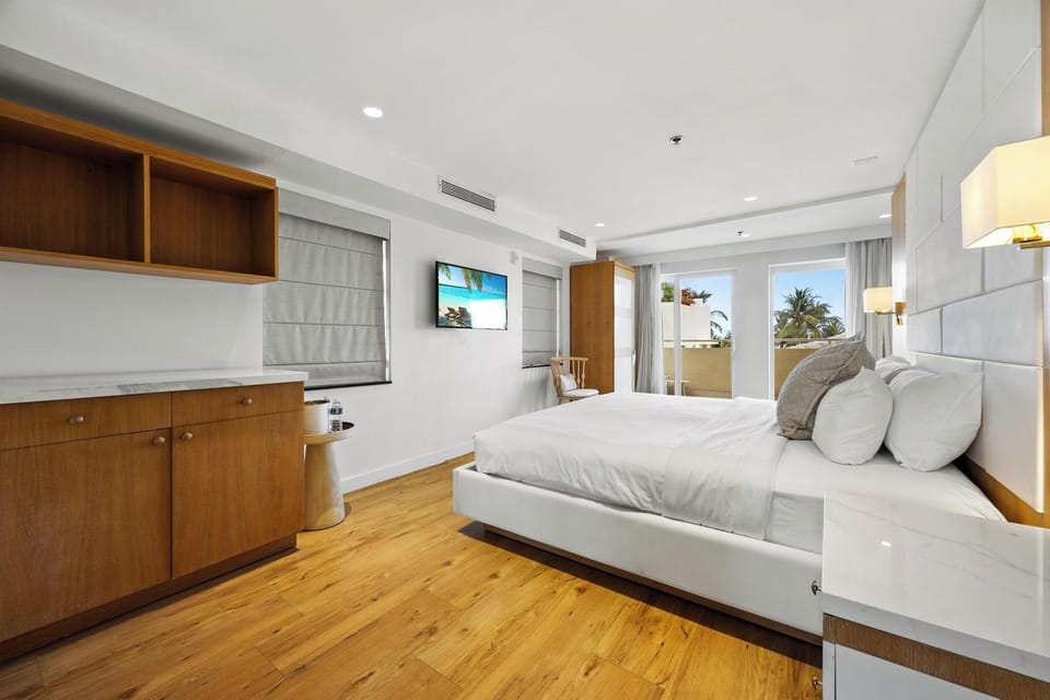Balcony Ocean View | Premium bedding, in-room safe, desk, iron/ironing board