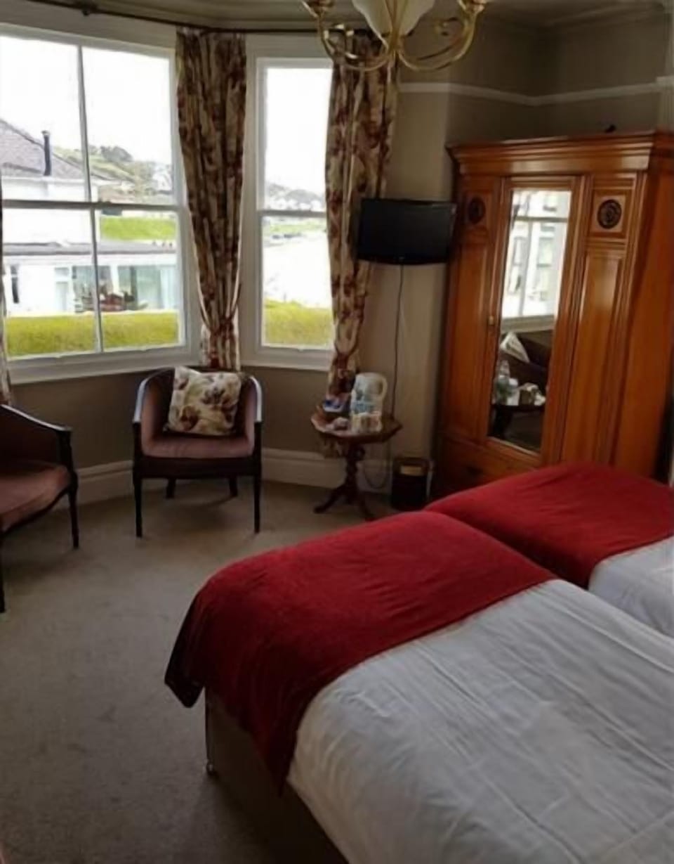 Twin Room, Ensuite (Superking 1st Floor)