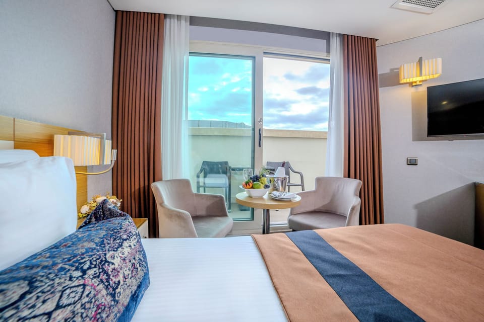 Deluxe Double with Balcony | Egyptian cotton sheets, premium bedding, minibar, in-room safe