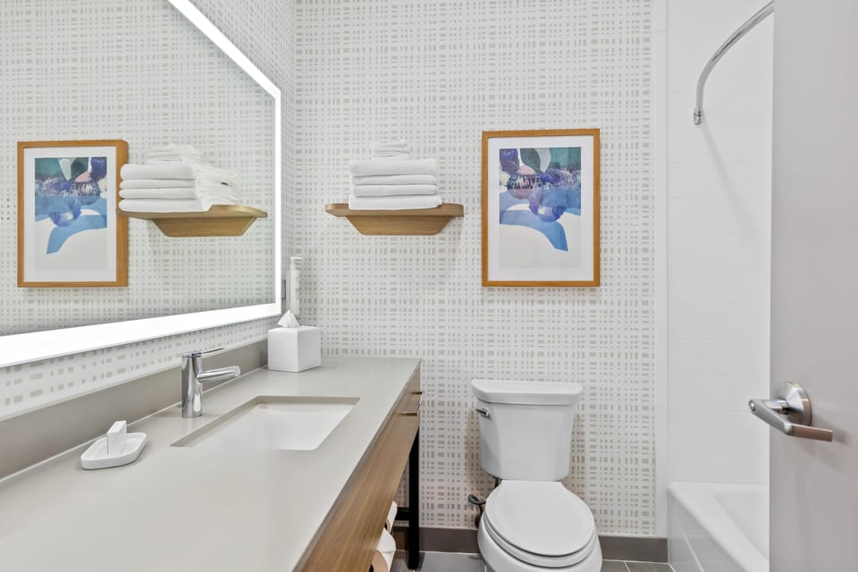 Two queen beds non smoking | Bathroom | Combined shower/tub, hair dryer, towels