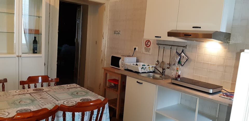 Full-size fridge, microwave, stovetop, toaster