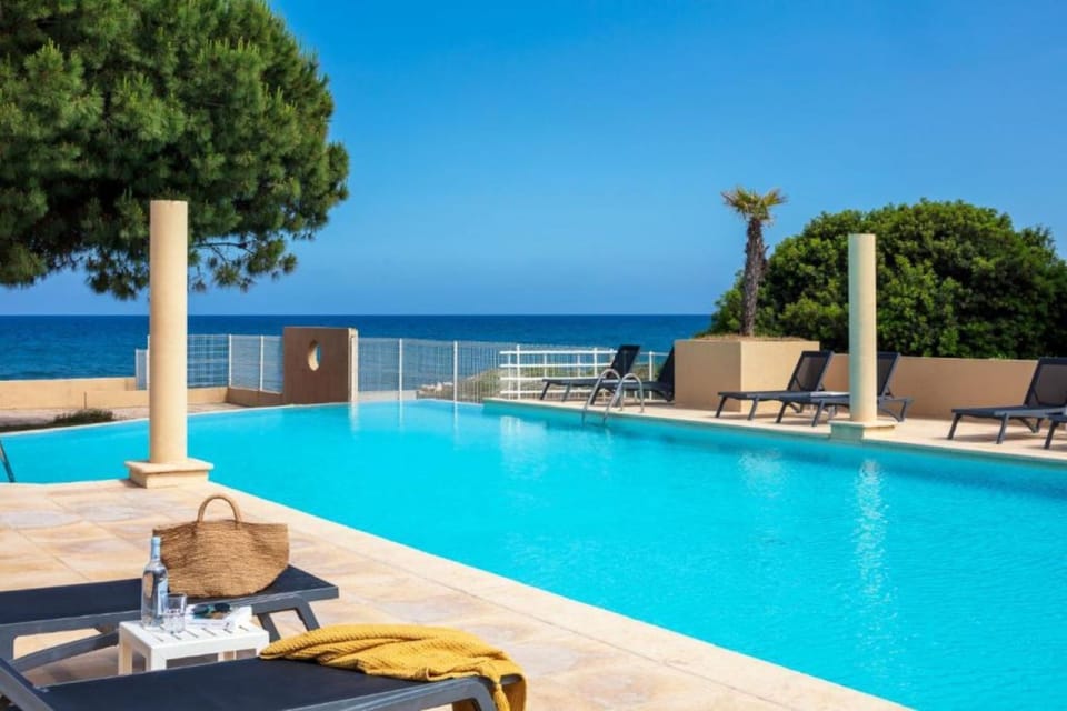 Infinity pool