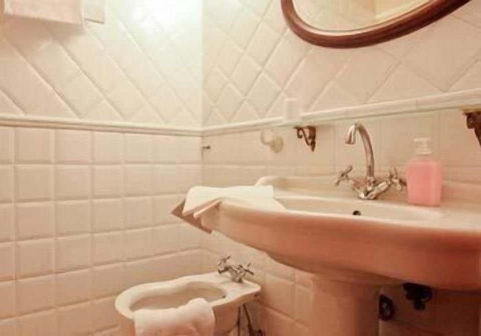 Double or Twin Room | Bathroom | Free toiletries, hair dryer, towels