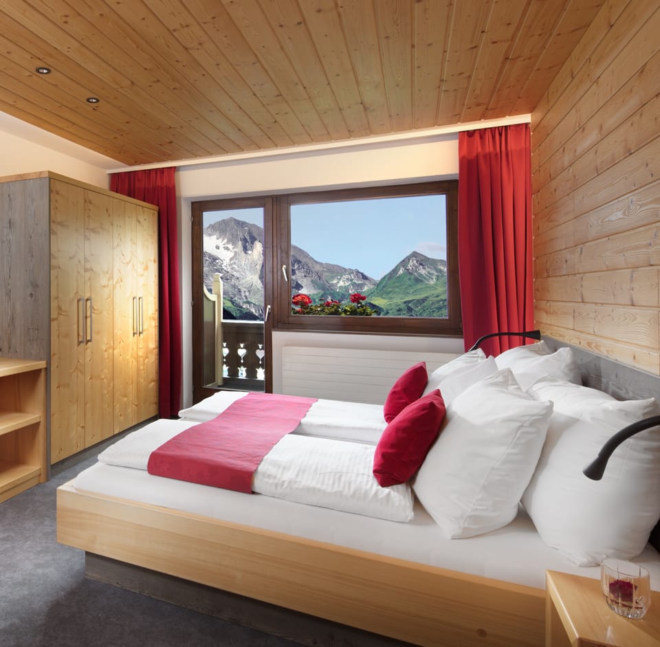 Deluxe Double Room, Balcony, Mountain View | Hypo-allergenic bedding, in-room safe, desk, laptop workspace