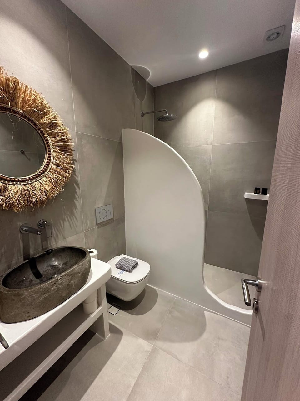 Triple Room | Bathroom | Shower, hair dryer, towels, soap