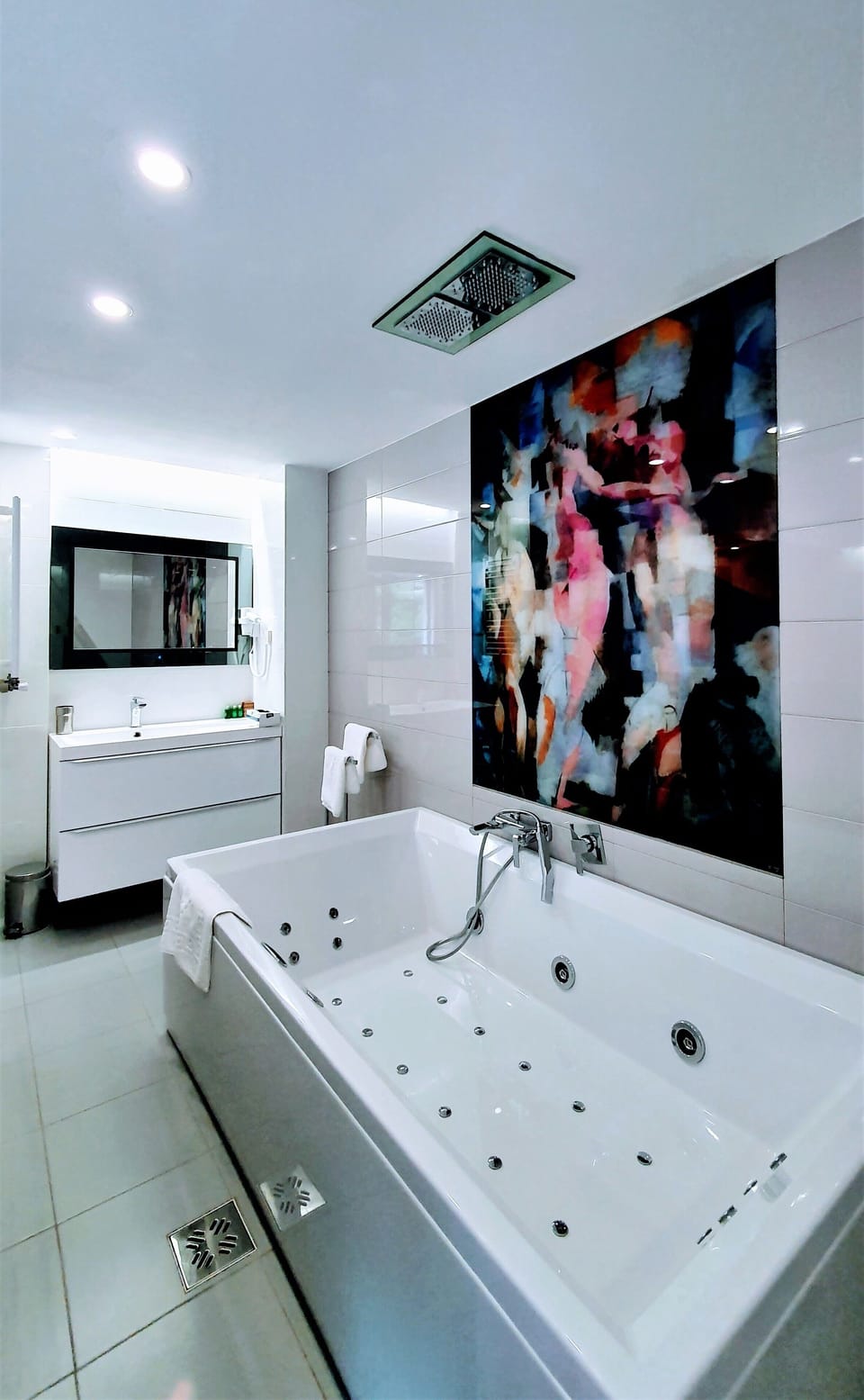 Romantic Double Room | Bathroom | Free toiletries, hair dryer, slippers, towels