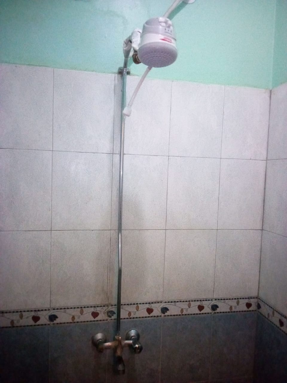 Standard Room | Bathroom shower