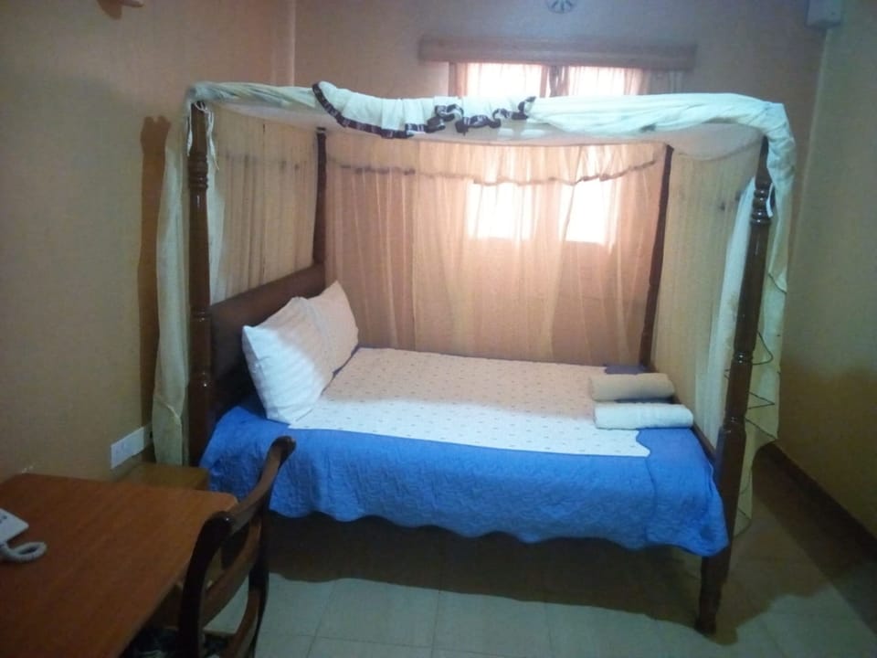 Standard Room | Desk, free WiFi, bed sheets