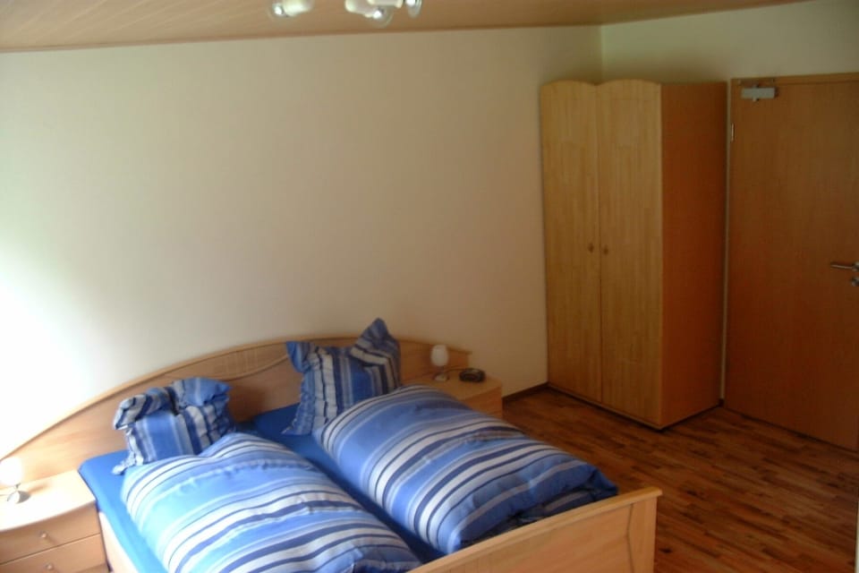 Basic Double Room | Individually decorated, individually furnished, blackout drapes