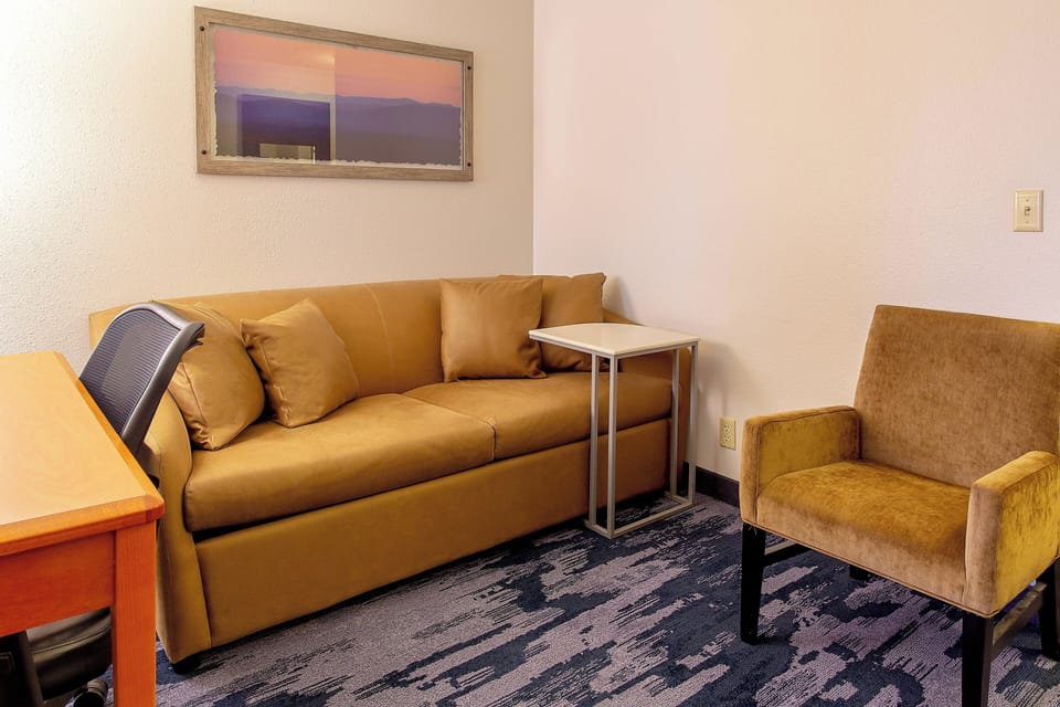 Executive Suite, 1 King Bed with Sofa bed | Desk, laptop workspace, iron/ironing board, free cribs/infant beds