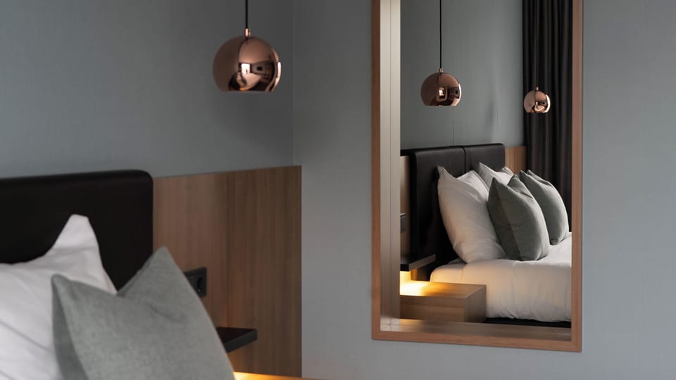 Standard Double Room, 1 King Bed, Non Smoking | Premium bedding, minibar, in-room safe, desk