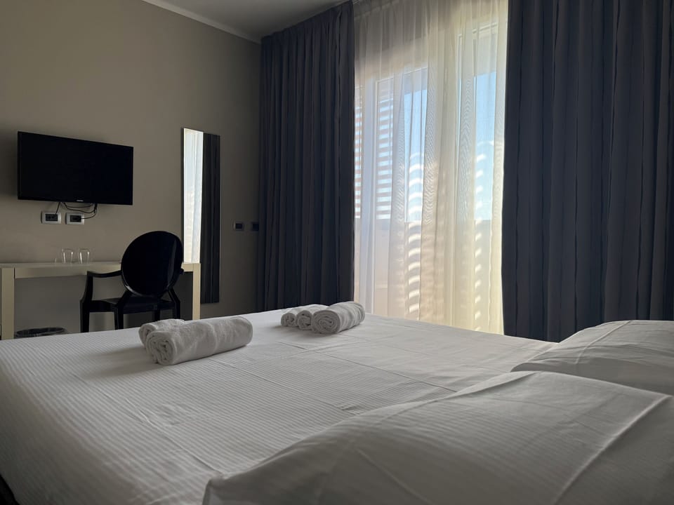 Double Room | Minibar, in-room safe, cribs (surcharge), WiFi (free)