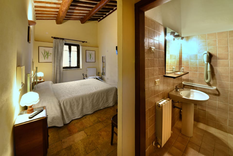 Double Room | Individually furnished, desk, blackout drapes, soundproofing
