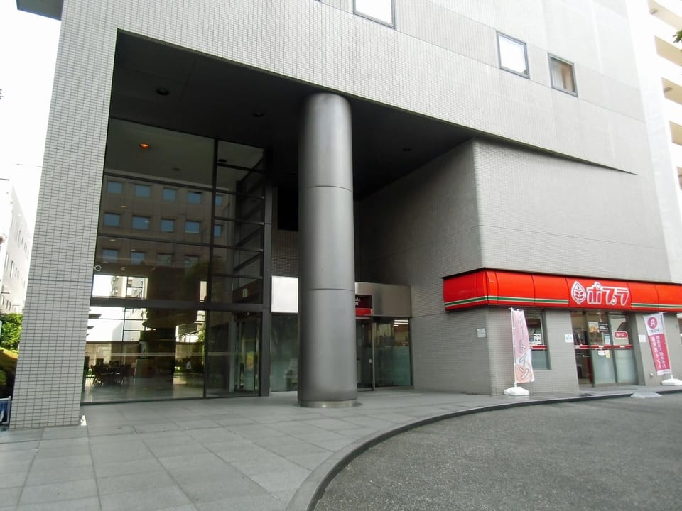5 minute walk from Morinomiya Station