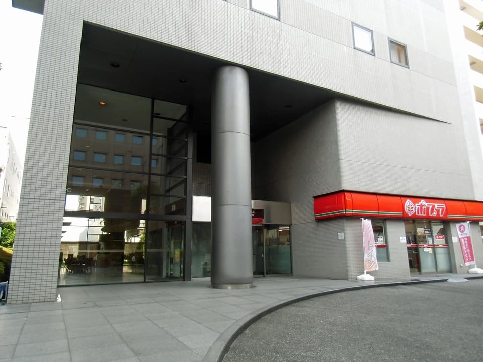 5 minute walk from Morinomiya Station