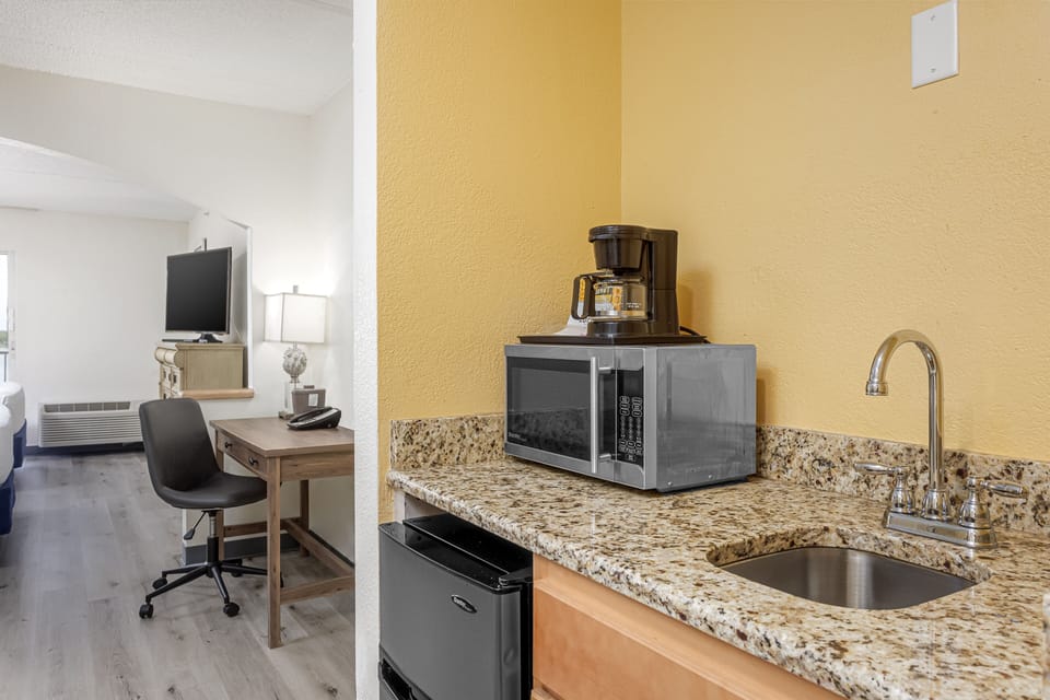 Premium bedding, in-room safe, individually furnished, desk