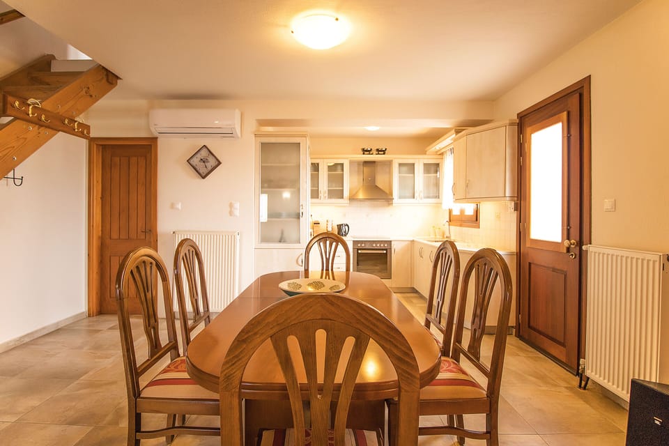 House, 1 Bedroom | In-room dining