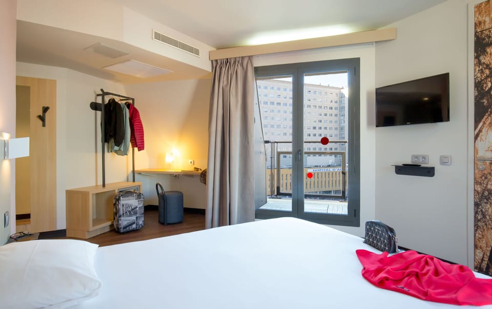 Double Room, Non Smoking | Premium bedding, in-room safe, desk, blackout drapes