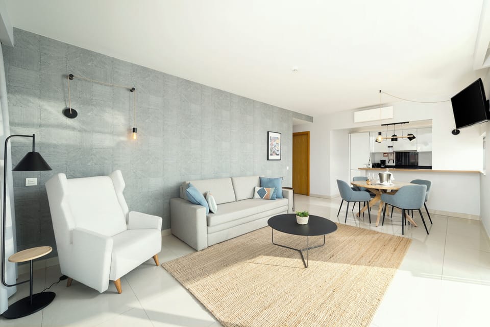 Suite (Riverside) (2) | Living area | Flat-screen TV