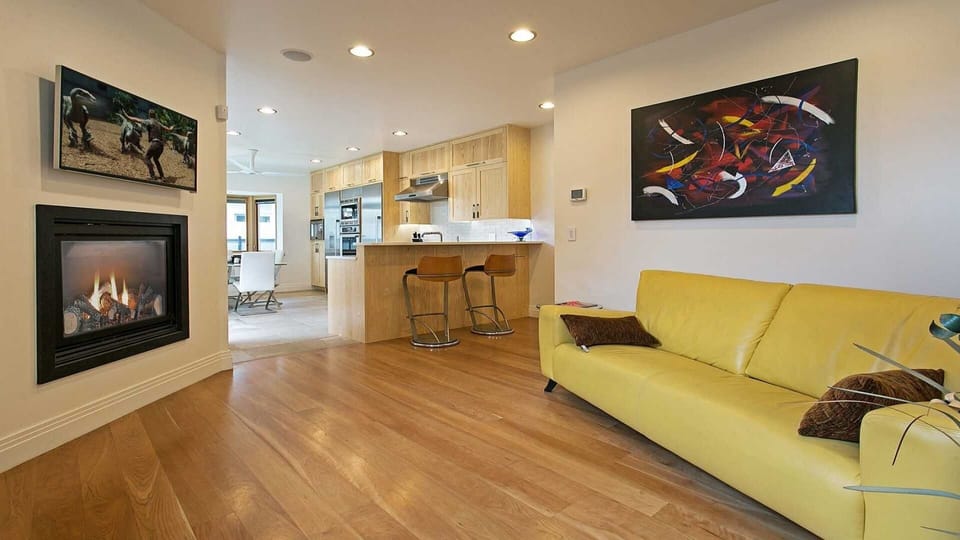 Living Room Facing the Kitchen