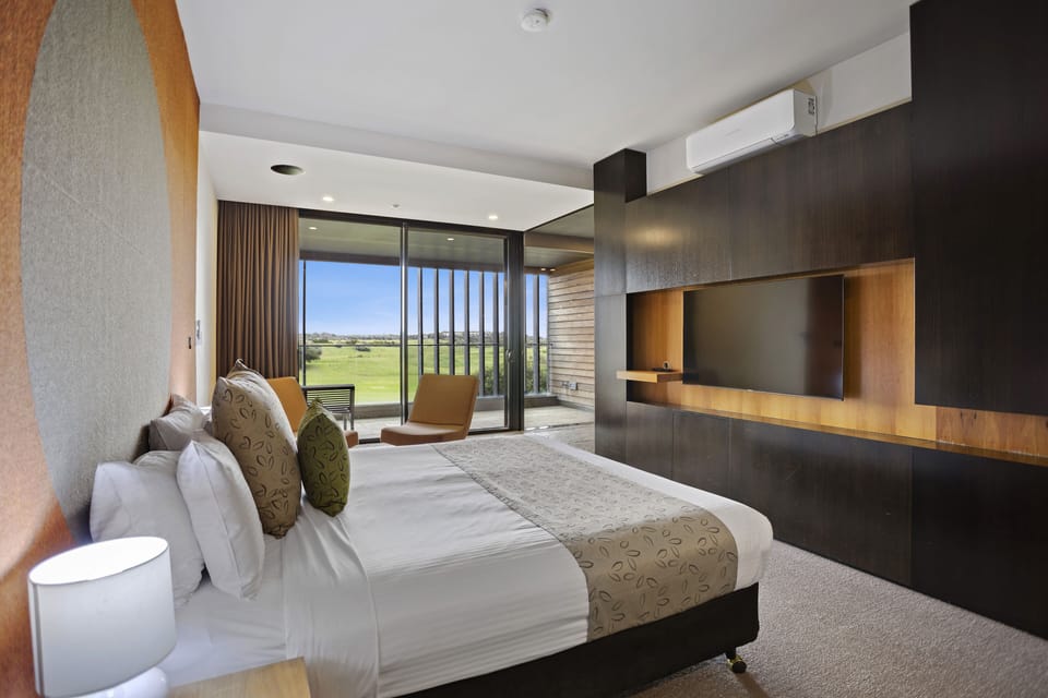 Premium bedding, in-room safe, desk, iron/ironing board
