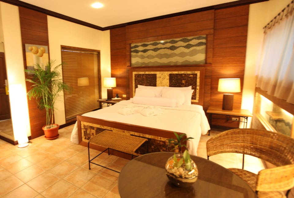 Junior Suite | Premium bedding, minibar, in-room safe, desk