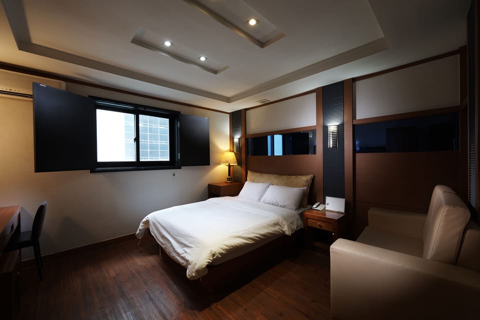 Standard Double Room | In-room safe, WiFi (free)