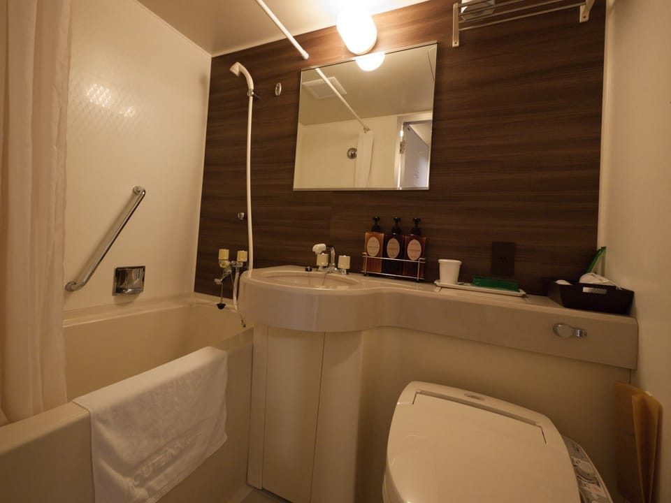 Combined shower/tub, free toiletries, hair dryer, slippers