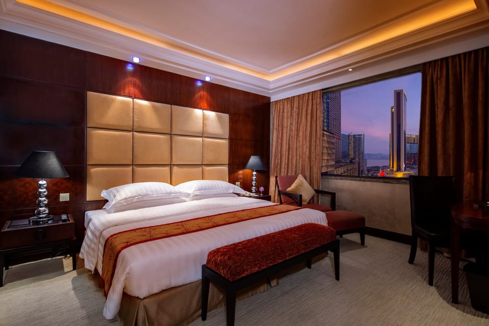 Executive Room, 1 King Bed | Desk, WiFi (free)