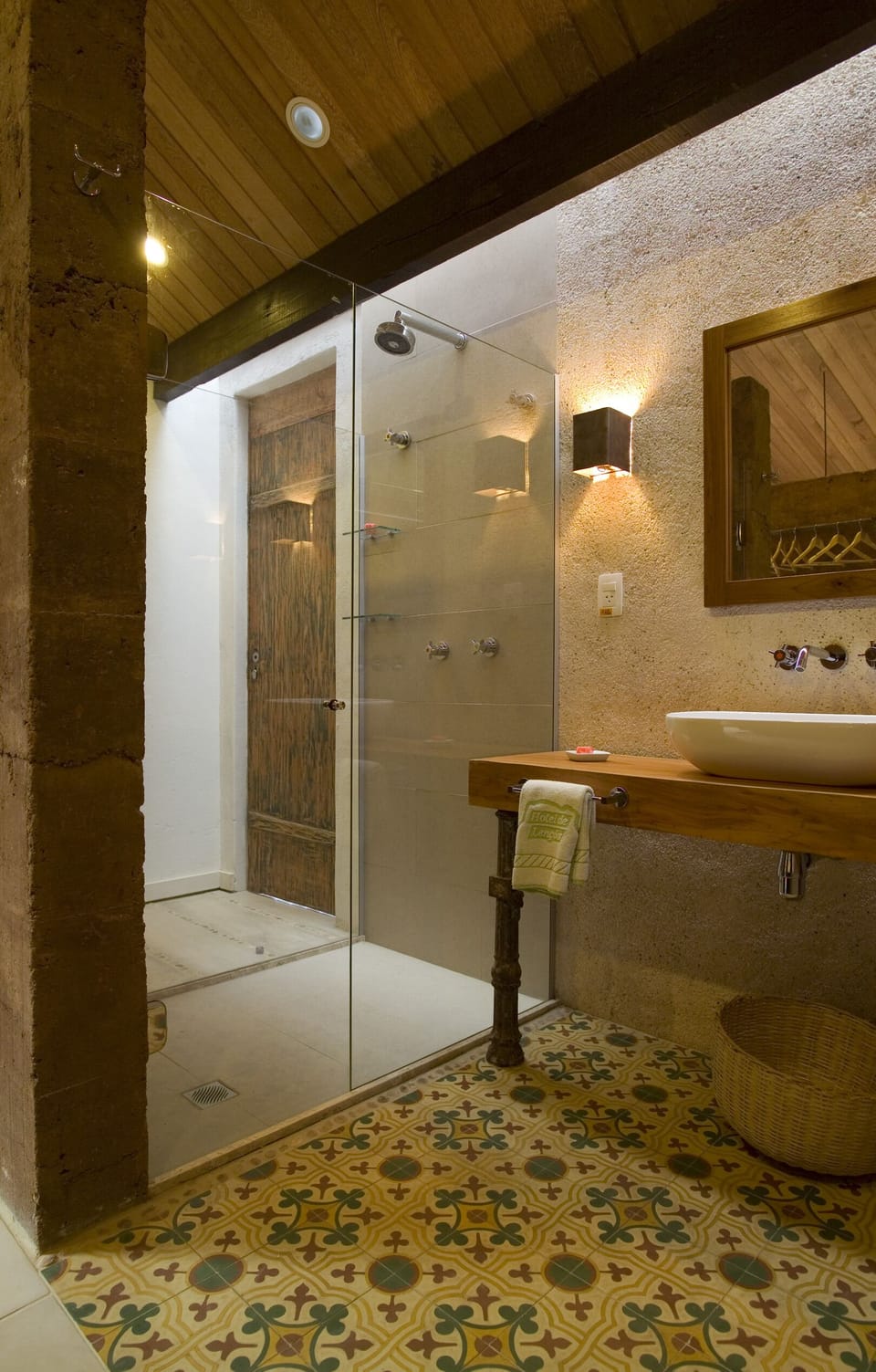 Romantic Double Room | Bathroom | Shower, free toiletries, hair dryer, towels