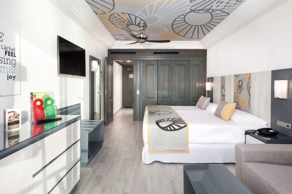 In-room safe, free WiFi, bed sheets