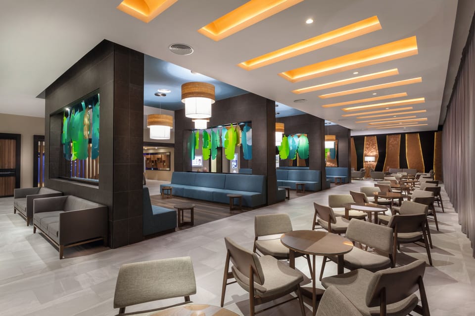 2 bars/lounges, poolside bar