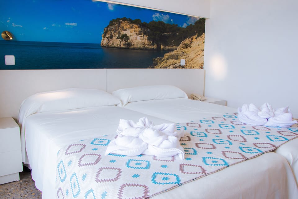 Double Room, Sea View (2 Adults) | Desk, blackout drapes, cribs (free), WiFi (free)