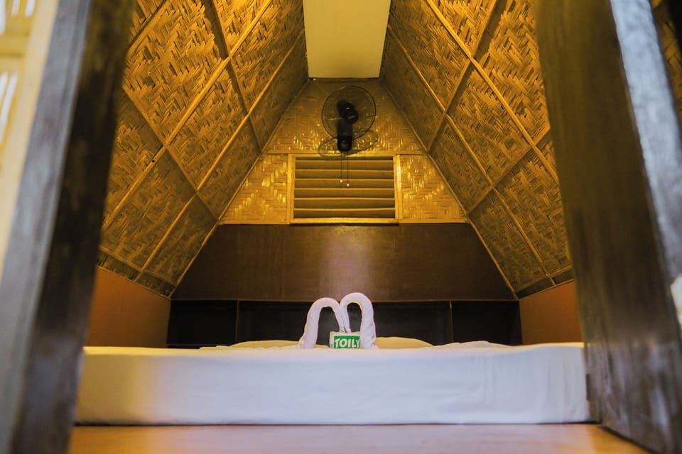 Private Cottage Fan Room for 2 | Iron/ironing board, free WiFi, bed sheets
