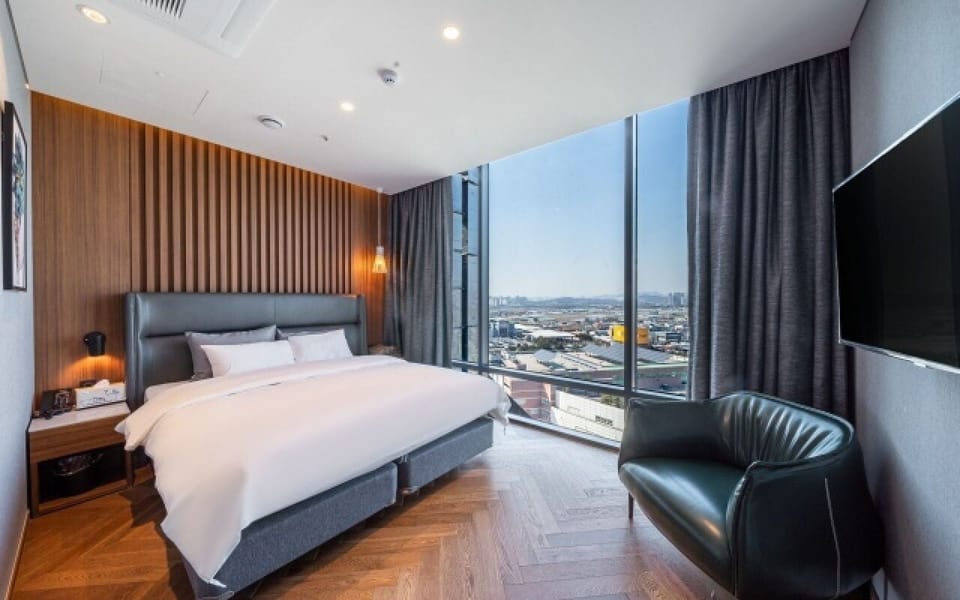 Penthouse (Couple) | Premium bedding, down comforters, memory foam beds, soundproofing