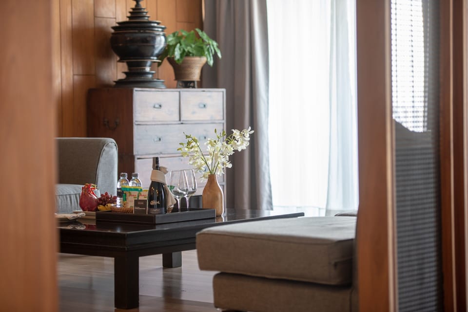 Presidential Suite | Living area | 32-inch flat-screen TV with cable channels, TV, DVD player