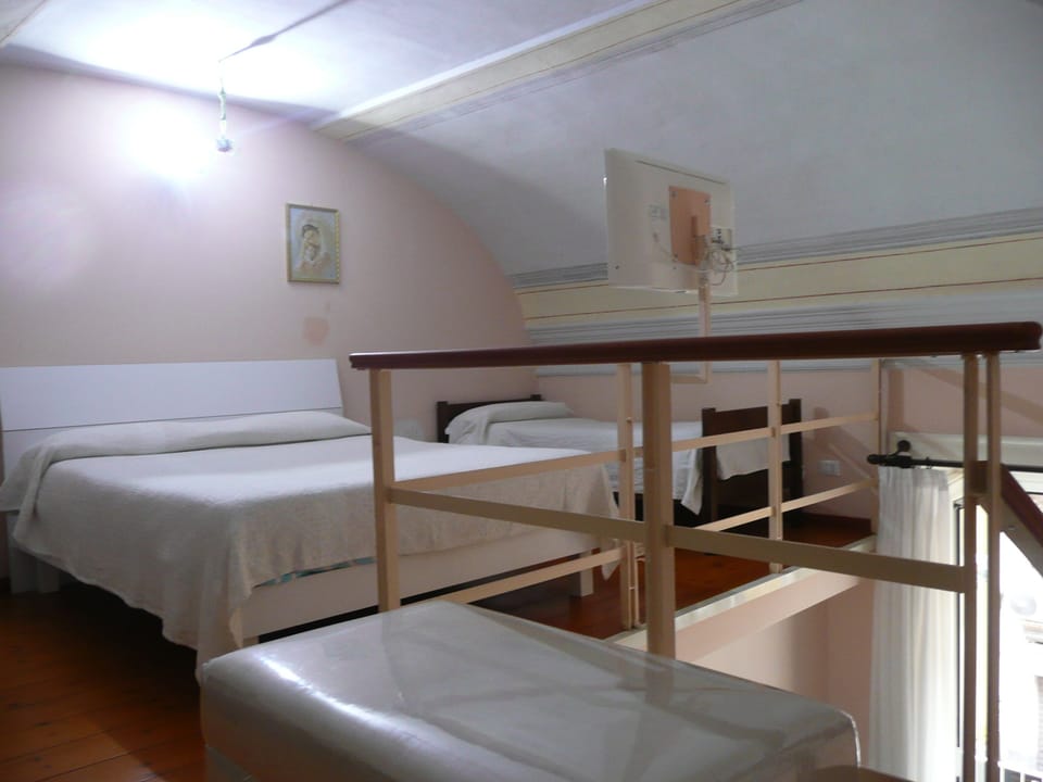 1 bedroom, premium bedding, pillowtop beds, in-room safe