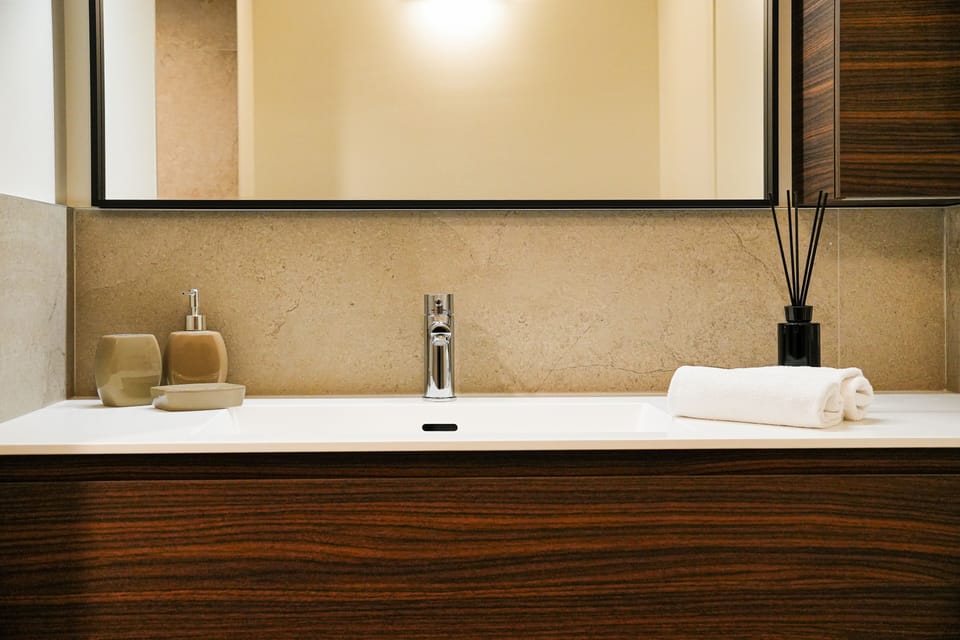 Deluxe Double Room | Bathroom | Shower, designer toiletries, bidet, towels