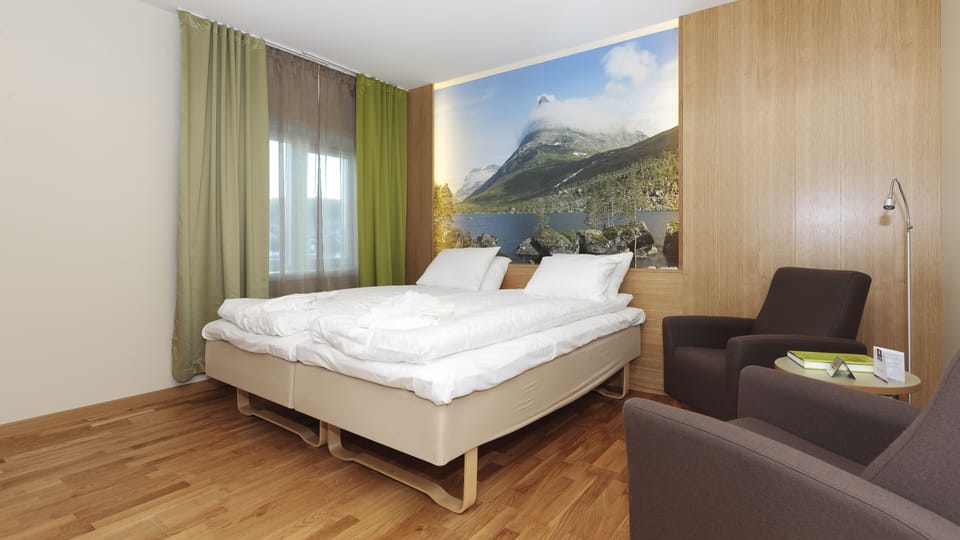 Superior Room, Non Smoking | Blackout drapes, free WiFi, bed sheets, wheelchair access