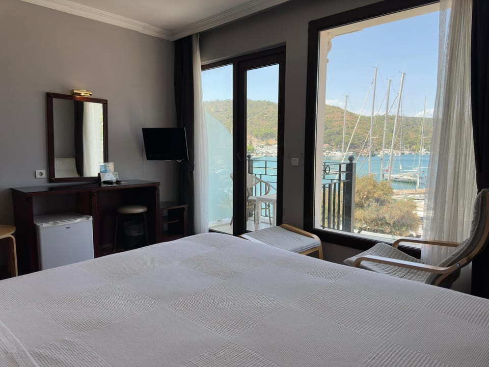 Standard Double or Twin Room, Sea View | Premium bedding, minibar, in-room safe, desk
