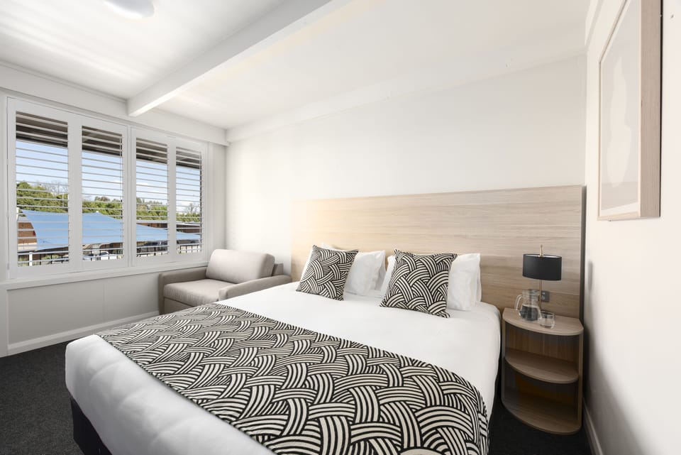 Superior King Room (newly refurbished) | Desk, laptop workspace, blackout drapes, iron/ironing board