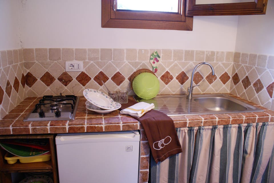 CALLA | Private kitchenette | Coffee/tea maker, fridge, electric kettle