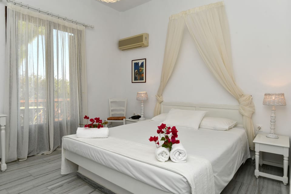 In-room safe, desk, soundproofing, iron/ironing board (on request)