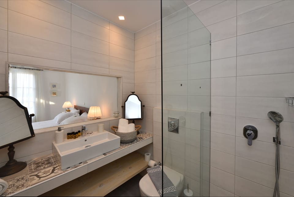 Standard Room | In-room safe, desk, soundproofing, iron/ironing board (on request)